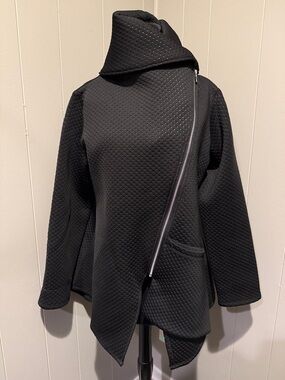 B38 Jason Women's Medium Black Asymmetrical Quilted Jacket